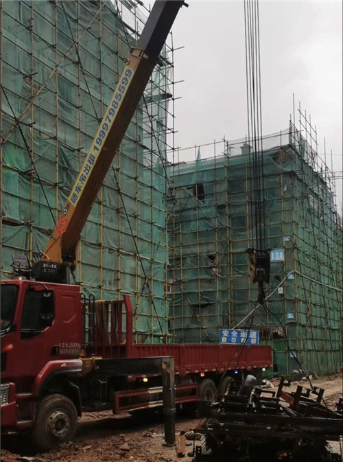 运河区“慢工细活”—— 吊车的 “微动控制” 技术